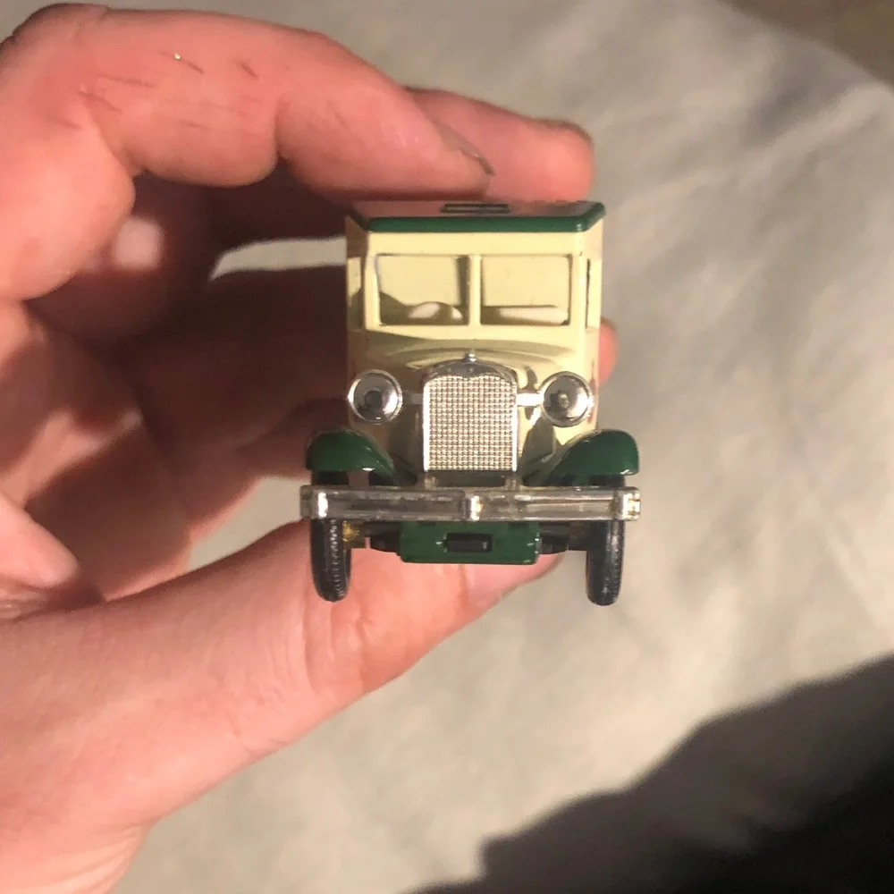 Green & Cream Vintage Style Toy Delivery Van